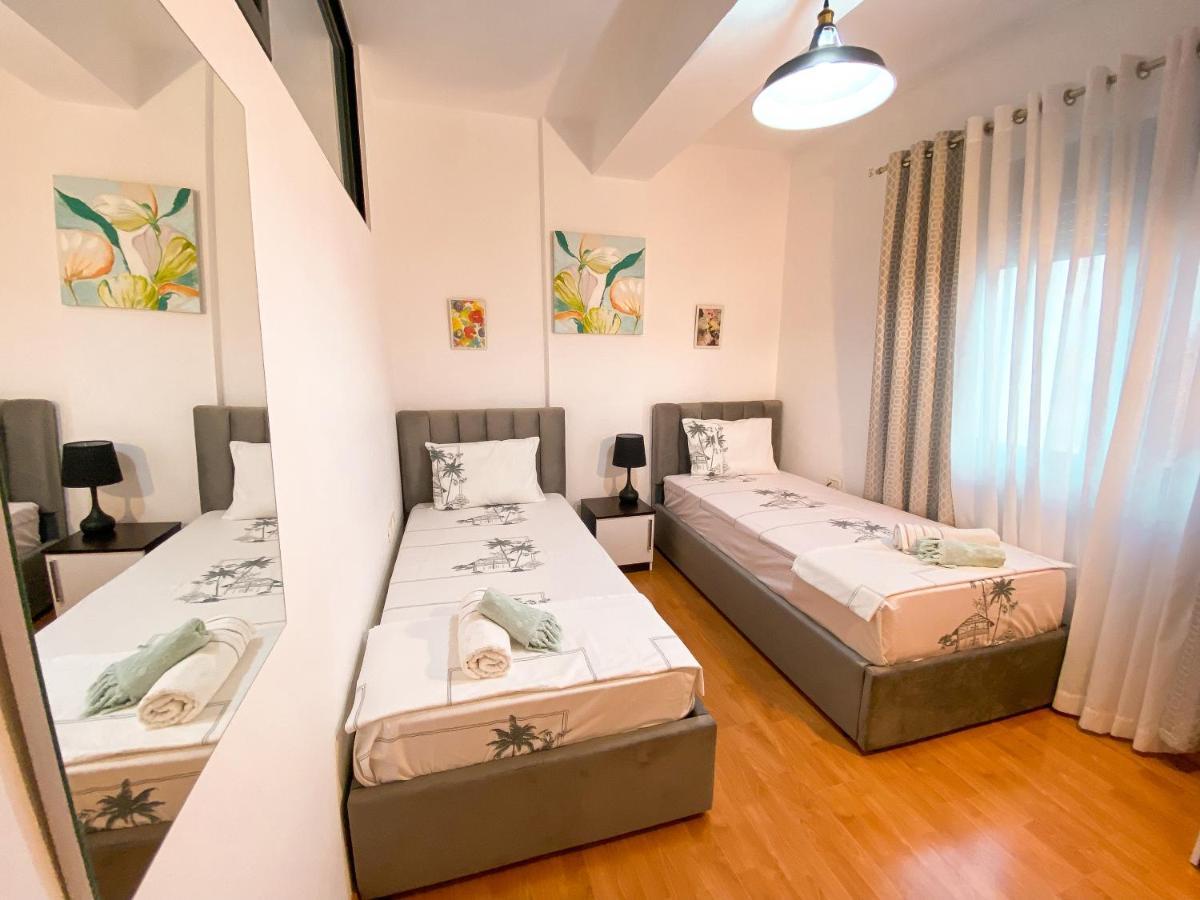 Tirana Views Apartment - Comfy & Spacious Exterior photo